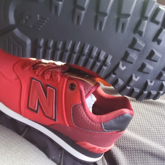 New balance kid size - Picture 3 of 4